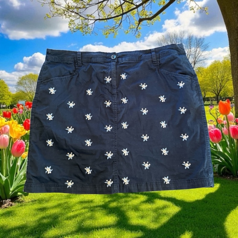 Karen Scott Navy Skort with White Floral Embroidery - Picture 11 of 11